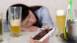 怒りはなぜ眠気を誘発するのか？脳科学の視点から解説します