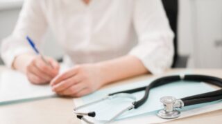 うつ病になりやすい職業ランキングTOP5|介護・医療・教育が危険?現場の声と対策を徹底解説